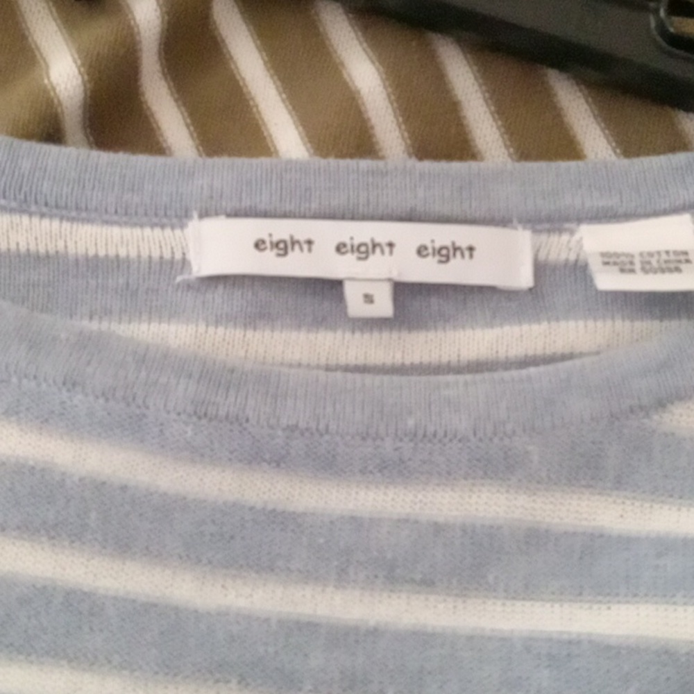 2 light sweaters - Picture 3 of 3